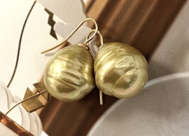 Barok parel oorbellen groot goud/goud