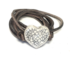 Armband leren veter met craquelé hart