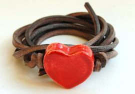 Armband leren veter met rood hart