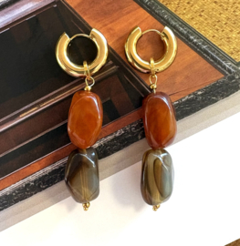 Oorringen met acryl kralen bruin/cognac