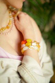 Armband grote acryl kralen zand