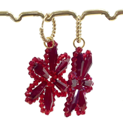 Oorbellen facet hanger bloem bordeaux