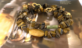 Armband natuursteen Tijgeroog, bloem, eikeltje, kristal