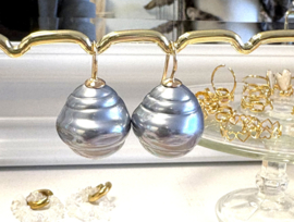 Barok parel oorbellen groot grijs/goud