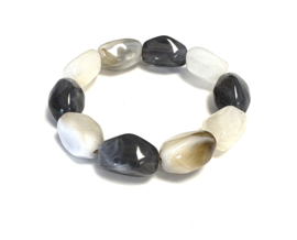 Armband grote acryl kralen grijs/wit