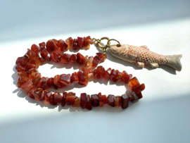 Ketting chipstone agaat keramiek vis