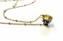 Ketting stainless steel goud met donker blauw theekopje