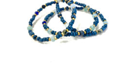 Ketting blauw met edelsteentjes en kristal