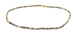 Ketting grijs met edelsteentjes en kristal