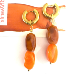 Oorringen met acryl kralen oranje/cognac