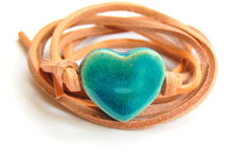 Armband naturel leren veter met turquoise hart