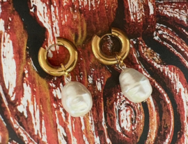 Oorringen  goud barok parel