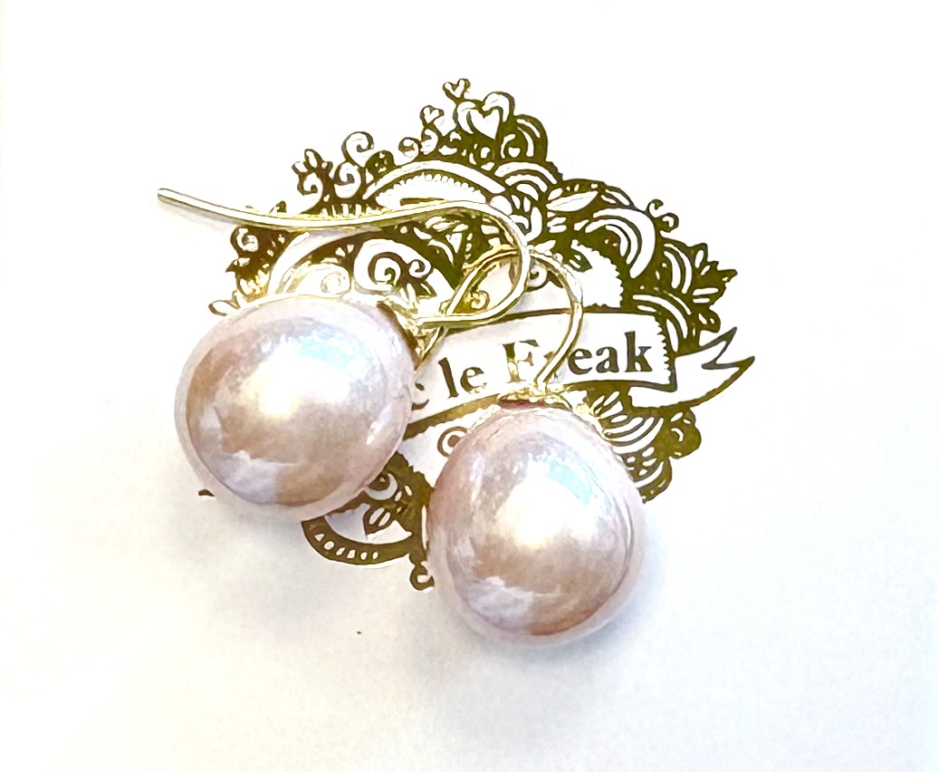 Klassieke parel oorbellen roze/goud