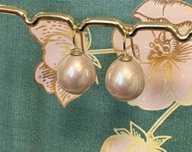 Klassieke parel oorbellen roze/goud