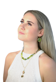 Necklace decorated glass beads natural stone