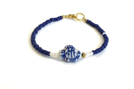 Armband blauw met Delfts blauw visje en zoetwaterpareltjes