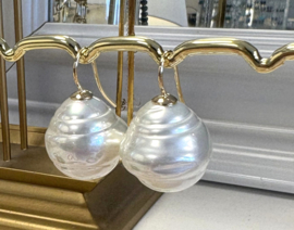 Barok parel oorbellen groot wit/goud