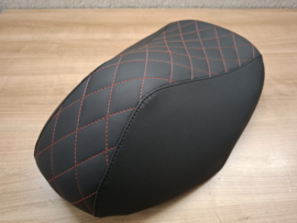zwart met rood ruitmotief