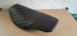 zwart met zwart ruitpatroon