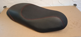 zwart met anti-slip en rood sierstiksel