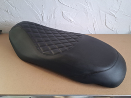 Zwart met paars ruitpatroon