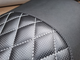 zwart met carbon en wit ruitmotief