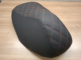 zwart met rood ruitmotief