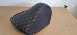 zwart met alcantara en blauw ruitmotief