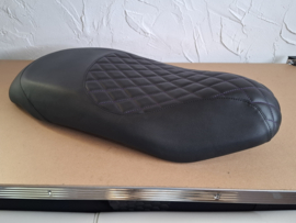 Zwart met paars ruitpatroon