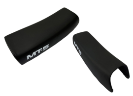 Zadel Honda MT / MT5 - zwart met witte letters