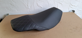 zwart met paars ruitpatroon