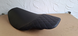 zwart met paars ruitpatroon