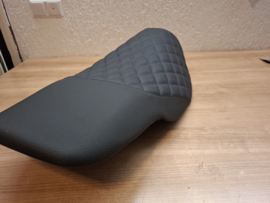 zwart met paars ruitpatroon