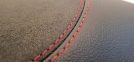 zwart met anti-slip en rood sierstiksel