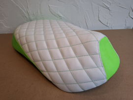 wit met fluor-groen en wit, groen stiksel in ruitvorm