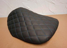 zwart met blauw ruitmotief