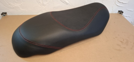 zwart met anti-slip en rood sierstiksel