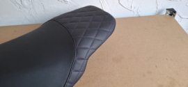 zwart met paars ruitpatroon