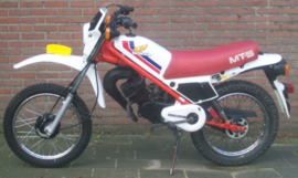 Zadel Honda MT / MT5 - rood met witte letters