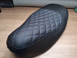 zwart met blauw ruitmotief