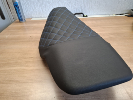 zwart met blauw ruitpatroon