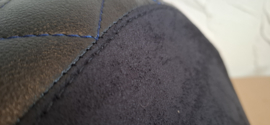 zwart met alcantara en blauw ruitmotief