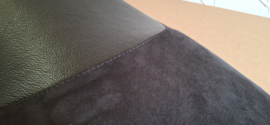 zwart leer met zwart alcantara