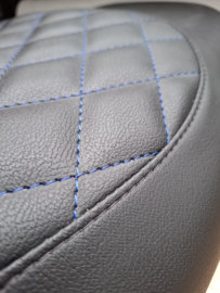 zwart met blauw ruitmotief