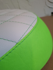 wit met fluor-groen en wit, groen stiksel in ruitvorm