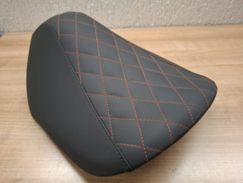 zwart met rood ruitmotief