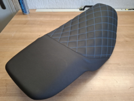 zwart met blauw ruitpatroon