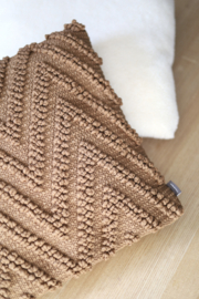 BROWN DETAIL KUSSEN