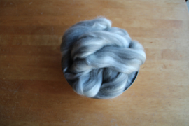 70% Grijze Merino / 30% Tussah Zijde