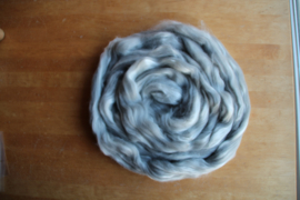 70% Grijze Merino / 30% Tussah Zijde